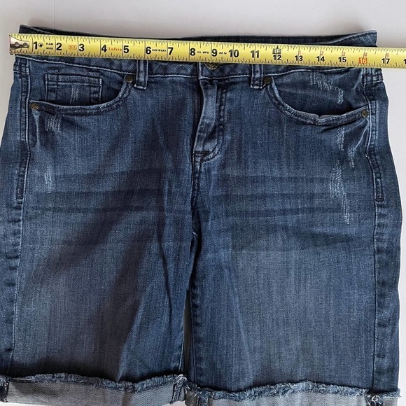 Elle Distressed Jean Shorts Size 8 - Picture 7 of 10